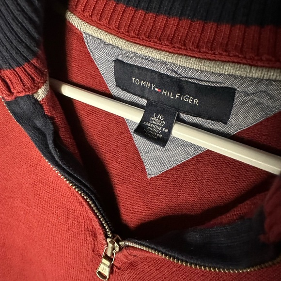 Tommy Hilfiger Men's Red Sweater - Picture 2 of 2
